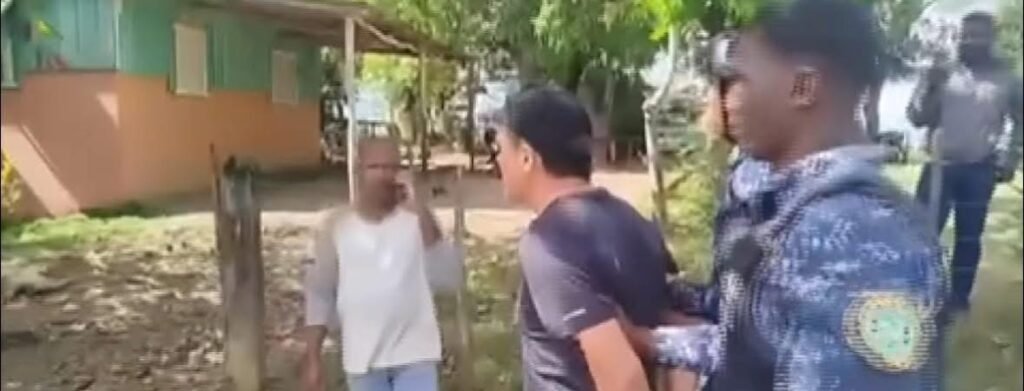 Sociedad de El Seibo rechaza apresamiento de sacerdote que mediaba en un desalojo