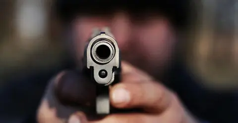 Joven de 21 años resulta herida de bala durante intento de asalto en Herrera