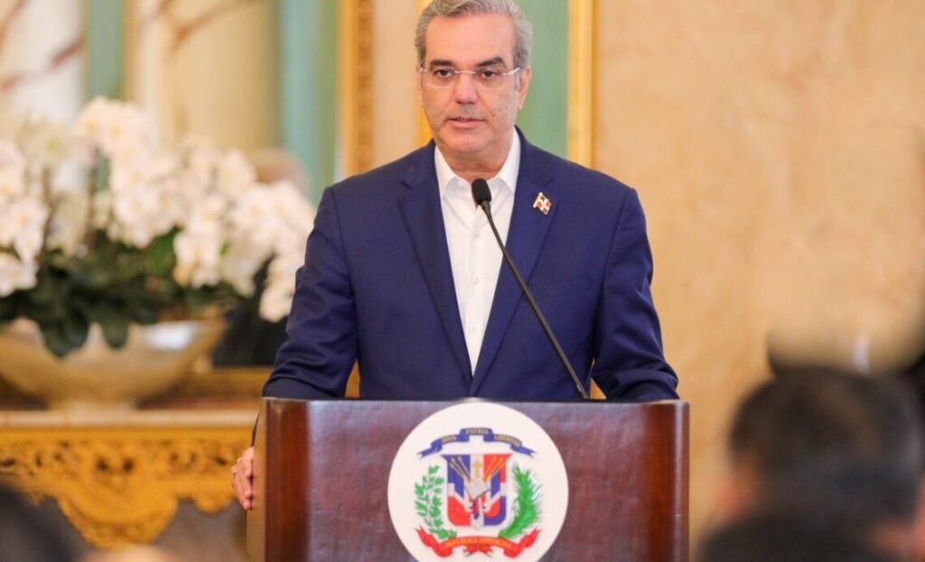 Abinader emite decreto que moderniza la ETED para mejorar la transmisión eléctrica