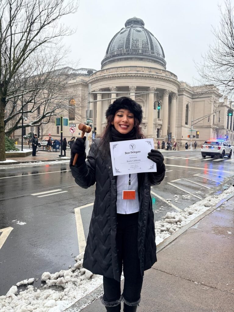 Delegación del Cathedral Community School obtiene reconocimiento en el Modelo de las Naciones Unidas de Yale 2026