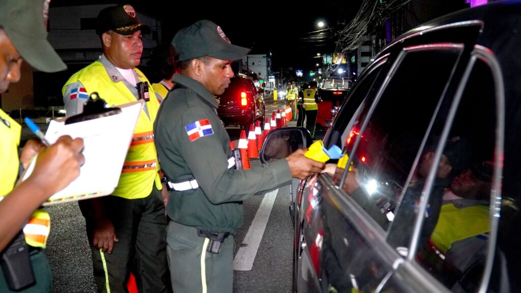 DIGESETT refuerza jornadas preventivas de alcoholimetría en la Av. George Washington, en el municipio de San José de Ocoa y Santiago