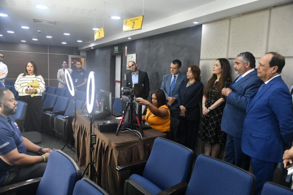 JCE entregará primera cédula de identidad y electoral al presidente Luis Abinader Corona este lunes