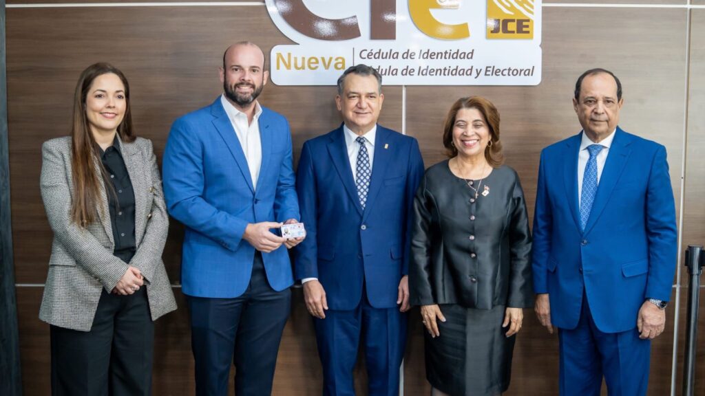 Gilberto Valdez destaca importancia de la nueva cédula y llama a la población a renovarla