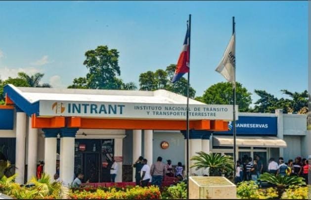 Intrant en un Limbo con las expediciones de Licencia de Conducir