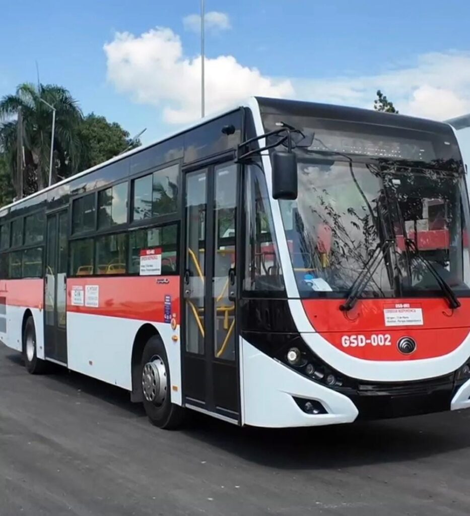 Al borde del choque: choferes alertan por desvío irregular en el corredor de la avenida Independencia