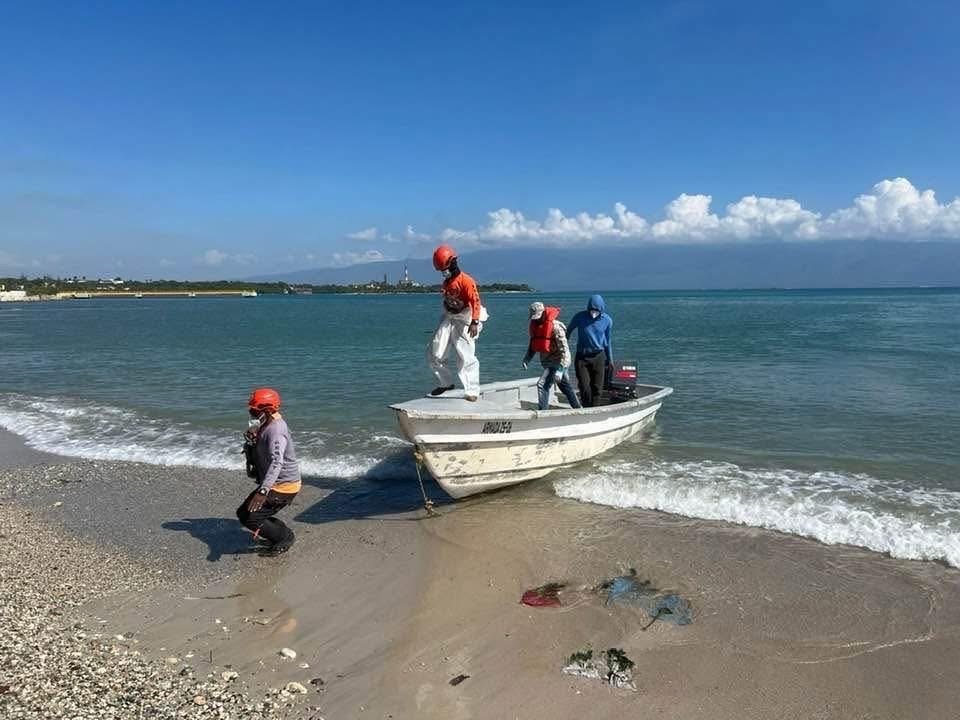 Armada y Defensa Civil recuperan segundo cadáver de hombre desaparecido en aguas del mar Caribe en Barahona