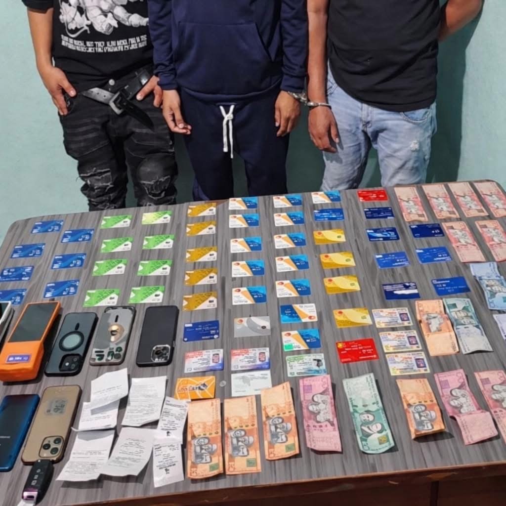 Operación ‘Plástico Express’ termina con tres apresados