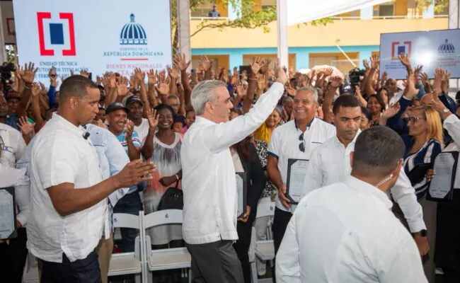 “No le voy a pagar un centavo a nadie que se robó terrenos del Estado”, advierte el Presidente Luis Abinader