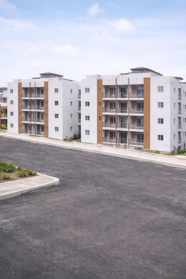 Crisis en proyecto “Familia Feliz” en Nagua: paralización, contratos sin firmar y familias en incertidumbre