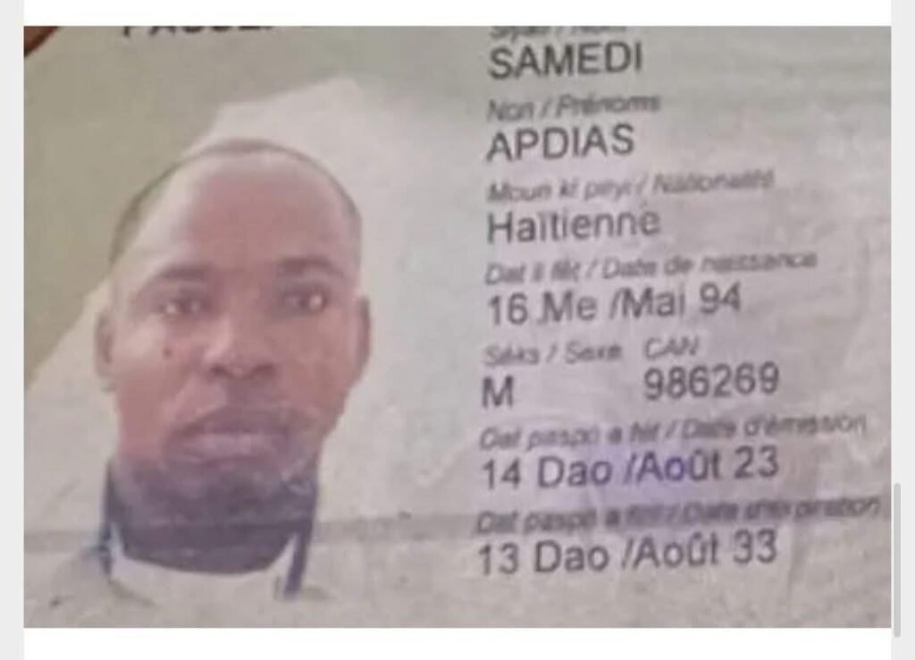 Tres personas que viajaban en una motocicleta mueren tras impactar con una jeepeta en Los Solares SPM