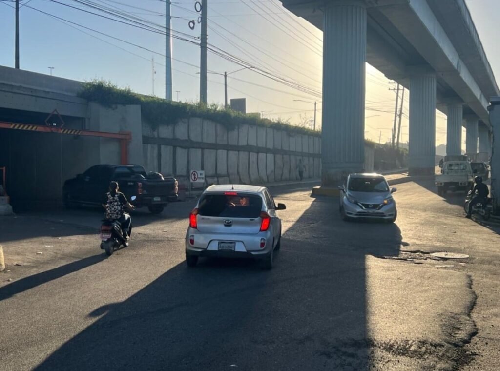 Deficiente señalización en marginal autopista Duarte pone en peligro vida de conductores y peatones