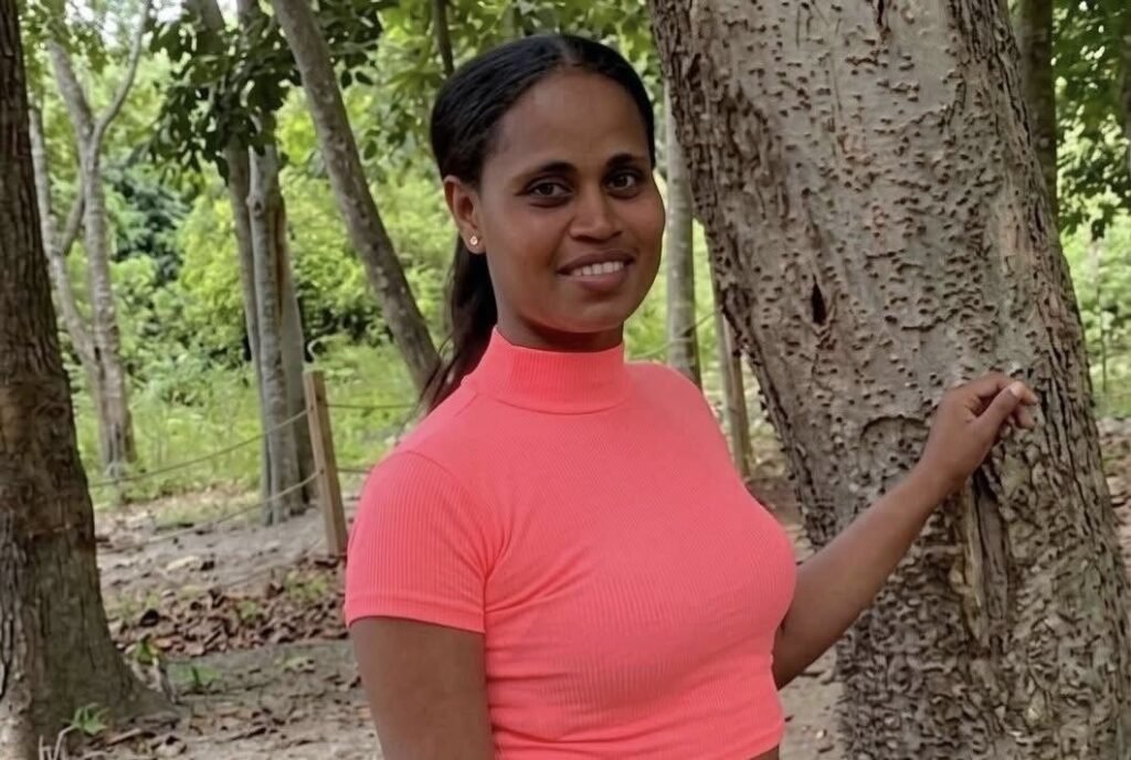 Hallan mujer sin vida en terrenos baldíos de Los Arados, San Pedro de Macorís