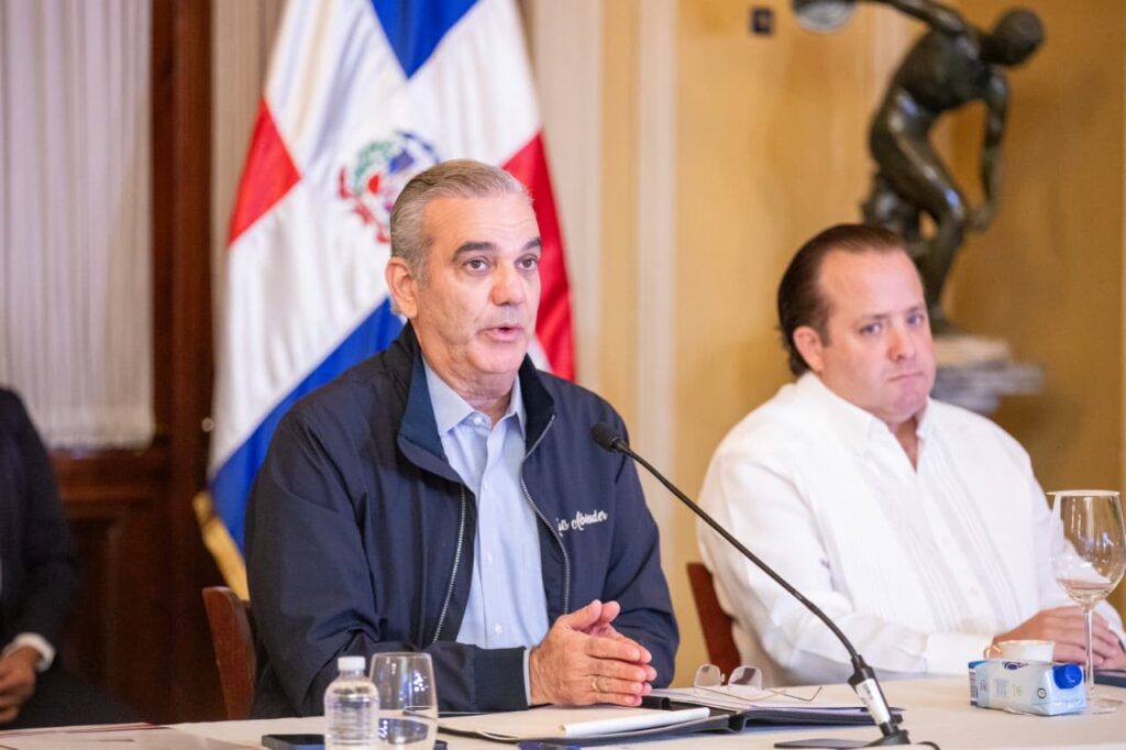 Presidente Abinader dice que la prioridad del Gobierno es salvar vidas, proteger las propiedades y preservar las infraestructuras; llama a la población a evitar zonas de riesgo