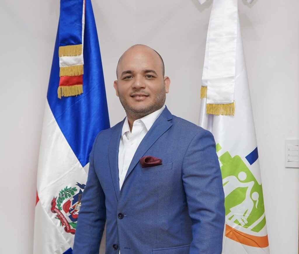 Periodista Pablo Gómez destaca avances de la comunicación dominicana