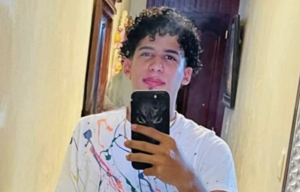 Joven pierde la vida tras impactar motocicleta contra poste de luz en San Francisco de Macorís