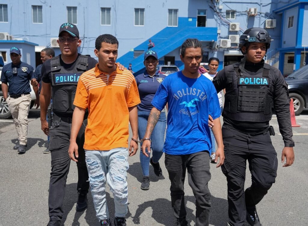 Se entregan otros dos hombres vinculados a muerte de mayor policial en Villa Juana