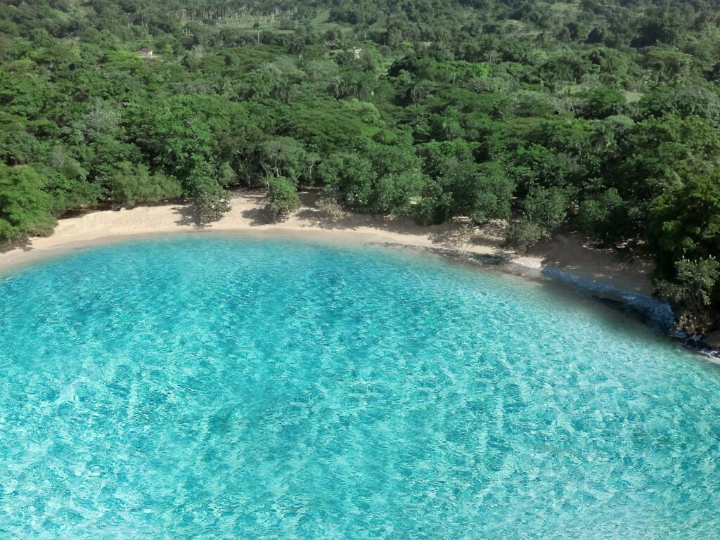 ¿Que hace especial a Playa Caletón? Una joya oculta en la costa norte
