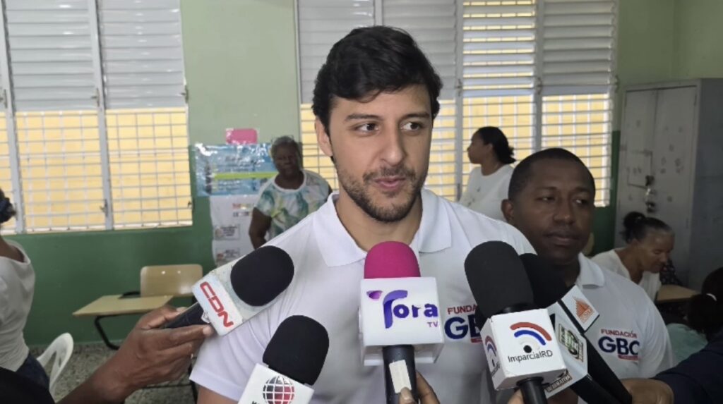 Raymond Rodríguez y Fundación GBC realizan operativo médico integral en Arroyo Hondo