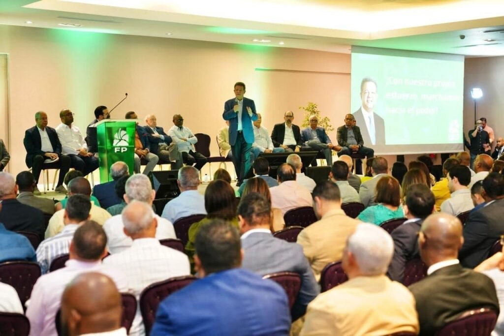 Leonel Fernández continúa este fin de semana jornadas internas de trabajo de la Fuerza del Pueblo