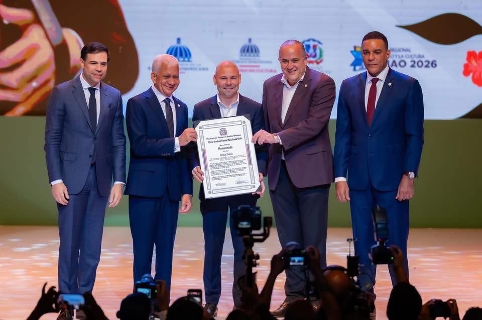 Rinden reconocimiento a Krency García “El Prodigio” en la Feria Regional del Libro y la Cultura Cibao 2026