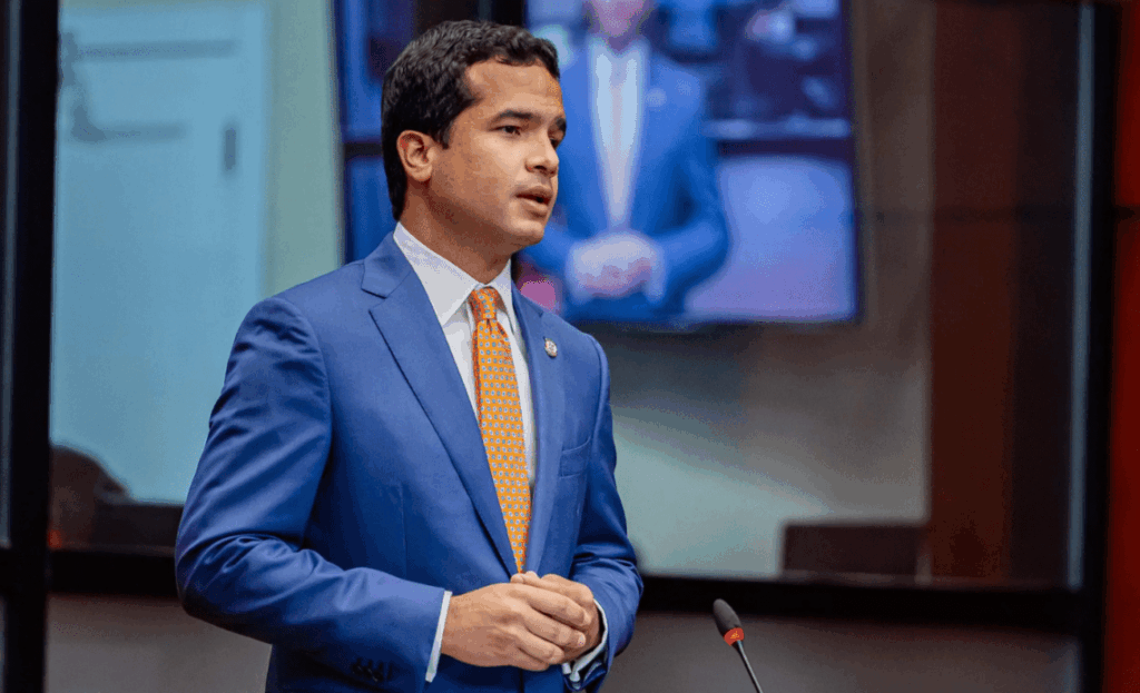 Omar Fernández dice RD “no puede quedarse solo mirando” tras invitar a primer Congreso de Geopolítica