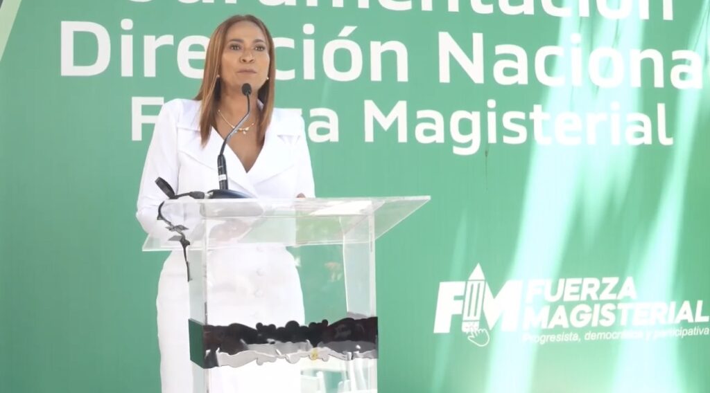 Juramentan nueva dirección de Fuerza Magisterial y anuncian que saldrán centro por centro a organizar simpatías