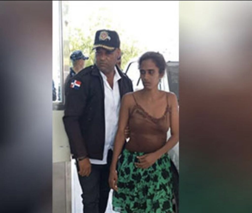 Mujer se lanza con niño desde puente en Montecristi; sobrevive y menor sigue desaparecido