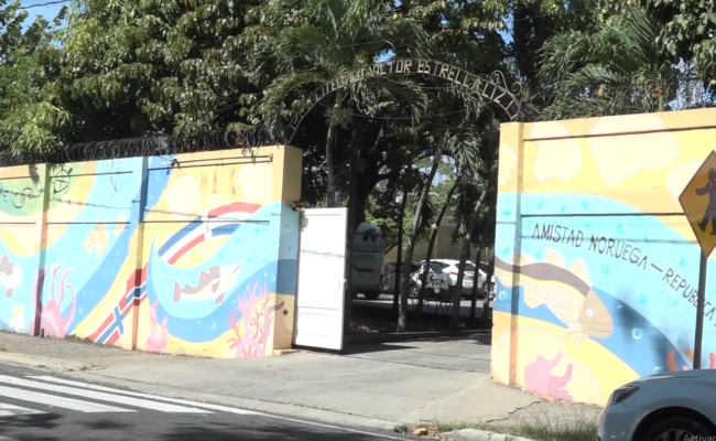 Autoridades del antiguo Perito defienden a profesor sobre denuncia de abuso sexual