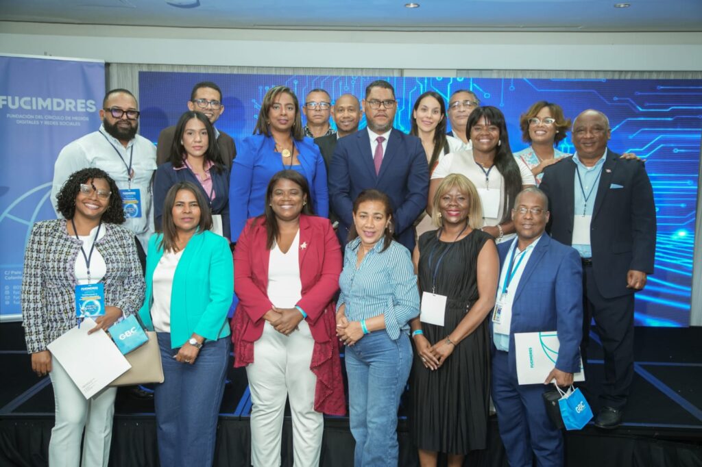 Filial Santo Domingo Oeste del SNTP participó en III Congreso de Medios Digitales y se alza con múltiples premios