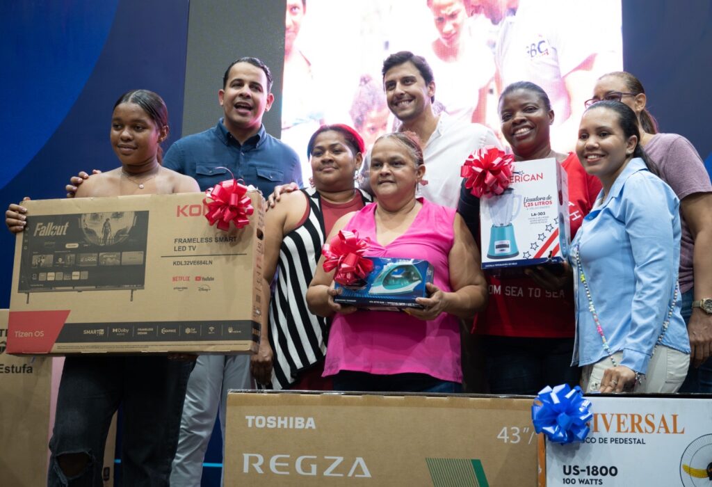 Raymond Rodríguez celebra el día de las madres; más de 700 mujeres respaldan su labor social en la capital