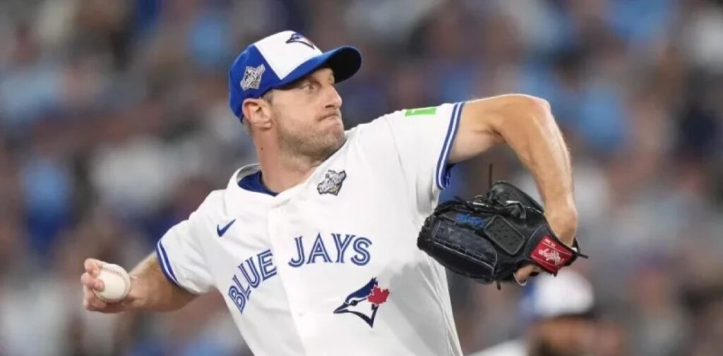 Max Scherzer realiza una sesión de bullpen mientras se recupera de una tendinitis