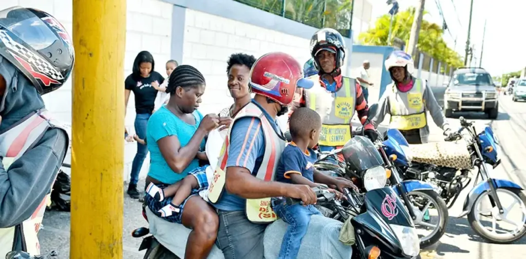 Ciudadanos piden manos duras contra motoristas tras agresión contra chofer del transporte escolar