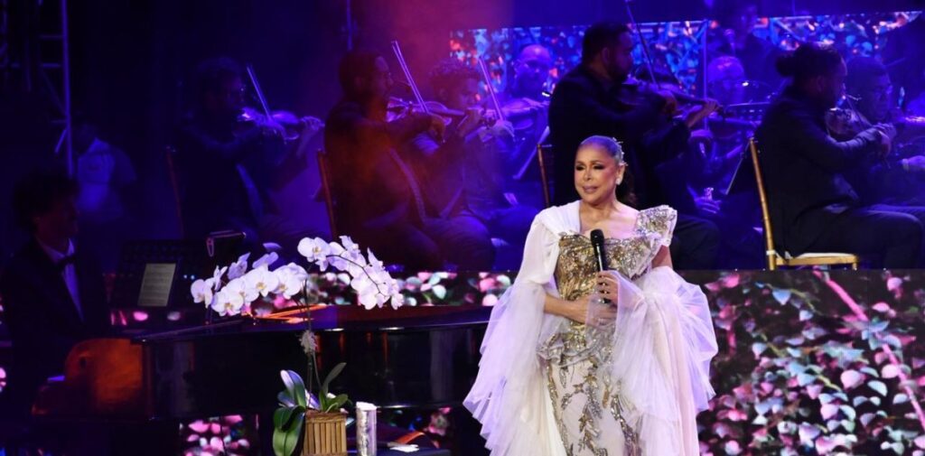 Isabel Pantoja cierra concierto en Altos de Chavón a ritmo de bachata