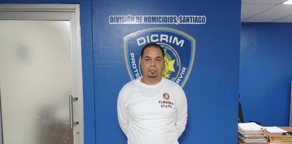 Se entrega “El Gánster”, implicado en muerte de «La China» en Santiago