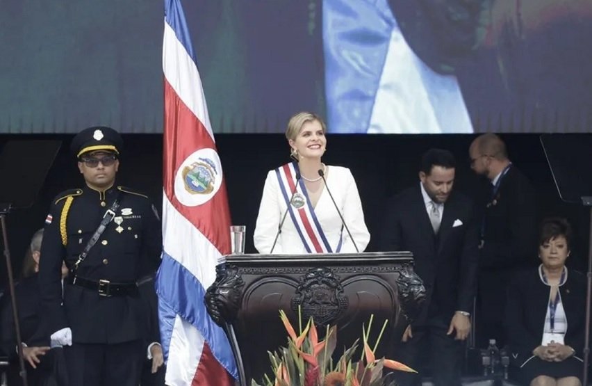 Laura Fernández jura como segunda mujer presidenta de Costa Rica