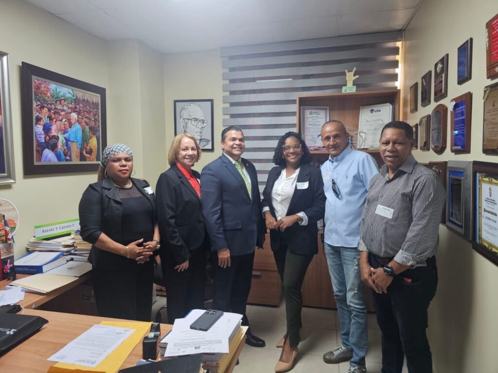 Comisión de la Secretaría de Atención a la Discapacidad de la Fuerza del Pueblo visita al diputado Tobías Crespo