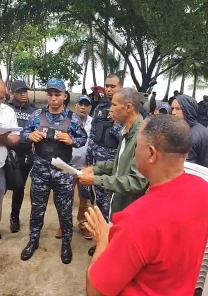 Desalojo en Playa Rogelio deja pérdidas millonarias y provoca protesta de comunitarios
