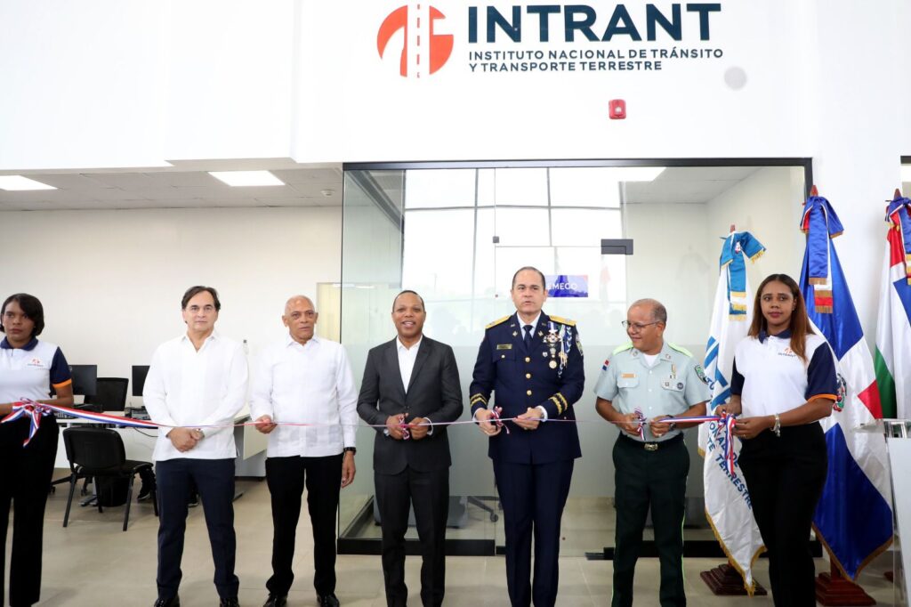 Intrant abre oficina de licencias en centro de retención vehicular Cenarve en SDO