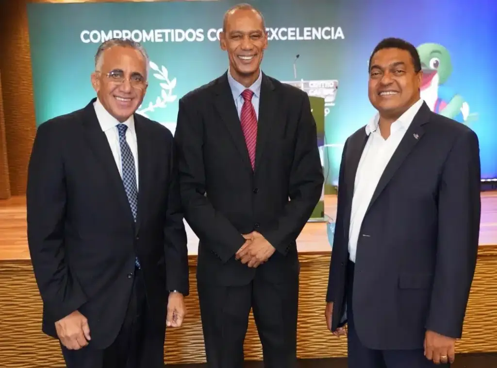 Felipe Payano reafirma apoyo a atletas en juegos Santo Domingo 2026
