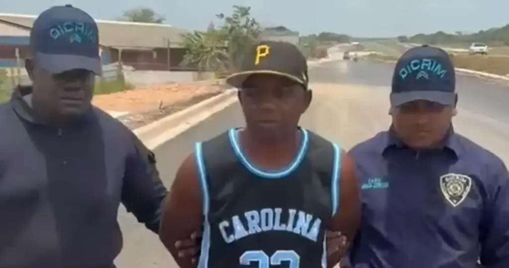Capturan a Camilo Rodríguez, acusado del feminicidio de Indhira Carolina Beltré en Santo Domingo Este