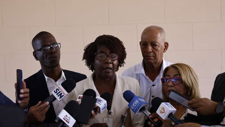 Gobierno acoge demandas de enfermeras; desisten de paro