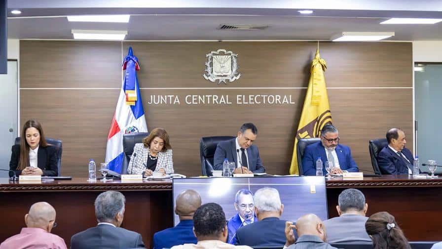 Voceros partidarios ven necesaria una nueva revisión del reglamento de JCE que prohíbe las encuestas
