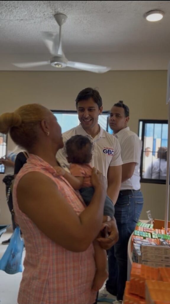 Raymond Rodríguez y Fundación GBC llevan salud, esperanza y ayuda social a más de 350 familias de El Manguito