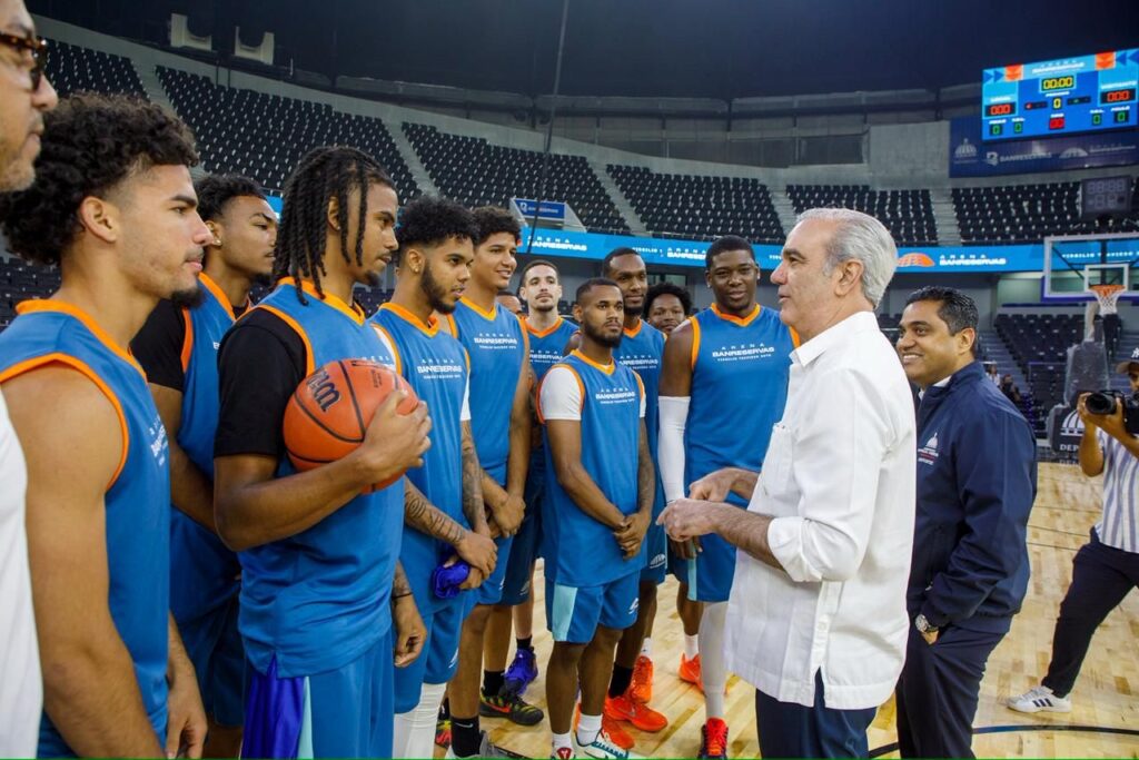 Presidente Abinader inaugura la renovada Arena Banreservas