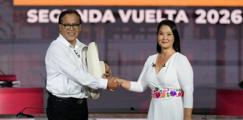 Sánchez adelanta a Fujimori con 50,008 % de votos