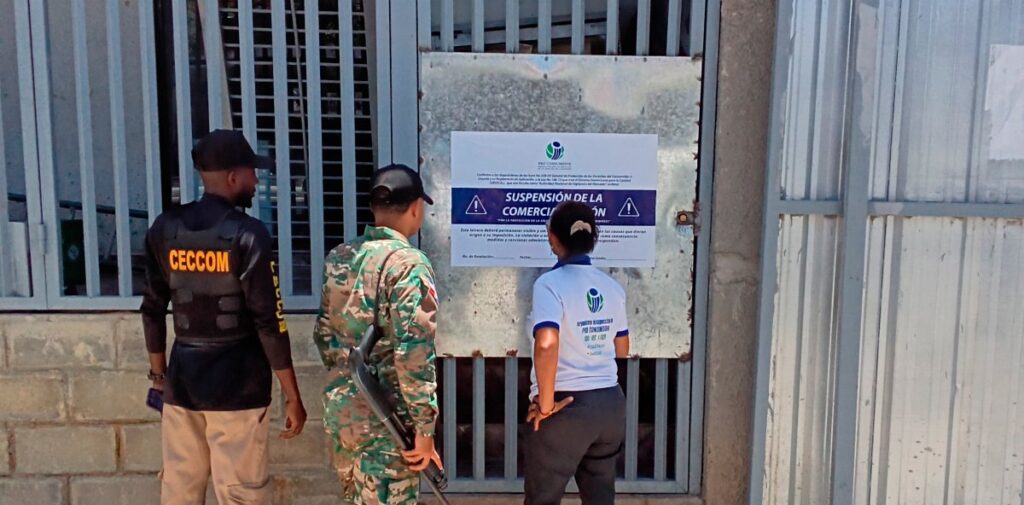 Clausuran almacén por reetiquetar productos vencidos y procesar alimentos en mal estado