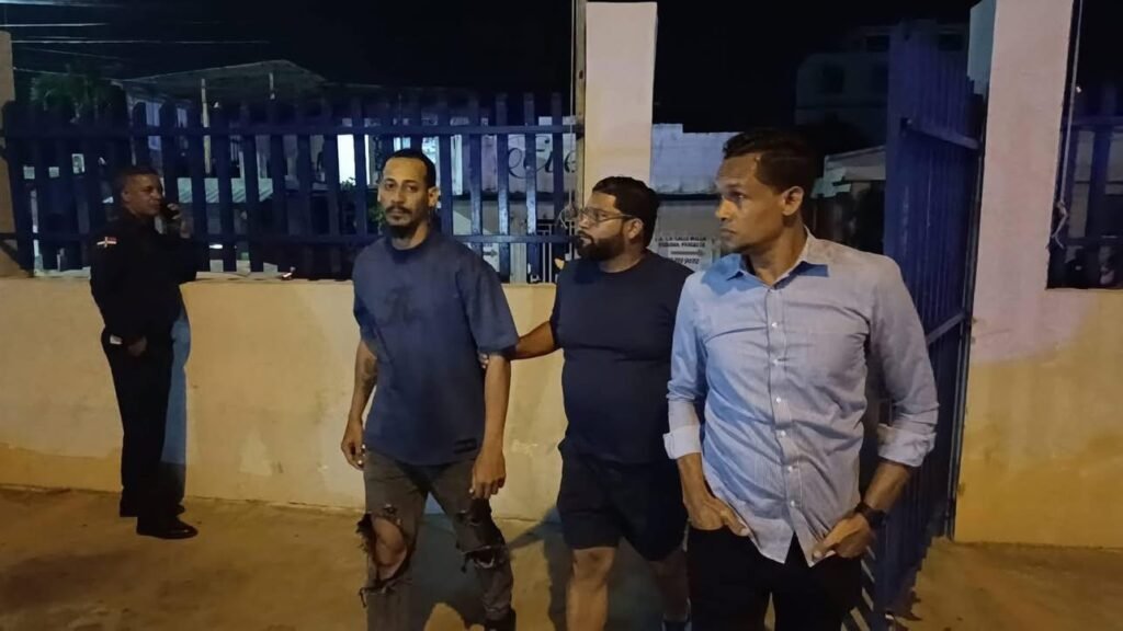Se entrega joven señalado por la muerte de agente policial en Nagua
