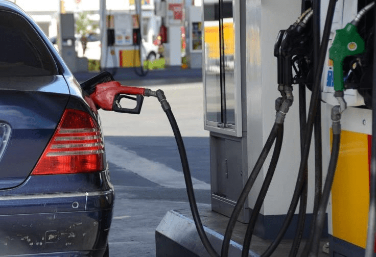 De cada RD$1,000 que pagas en gasolina, RD$410 son impuestos