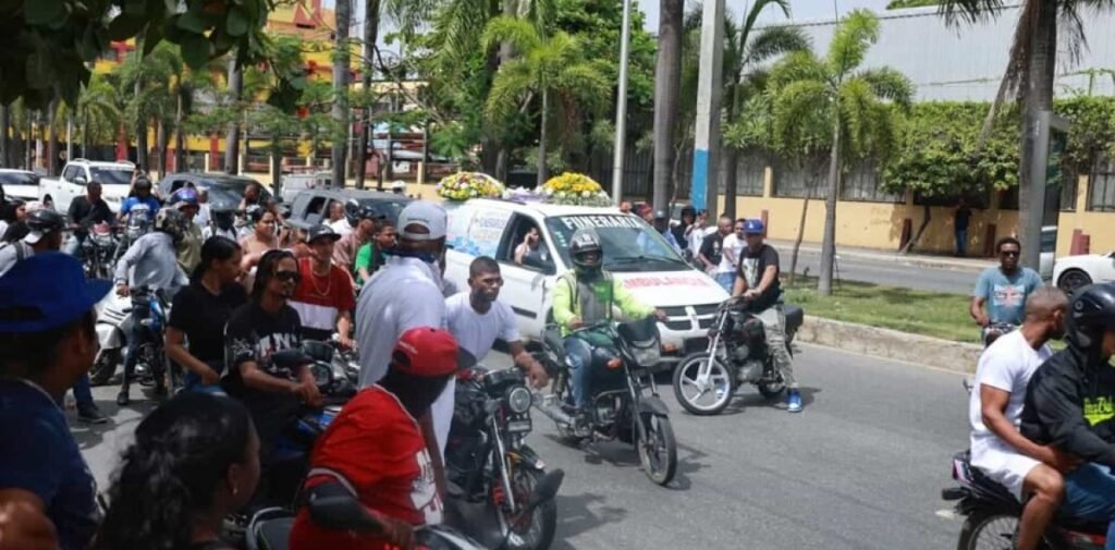 Entre llantos y aplausos: así despidieron a Darling Mercado