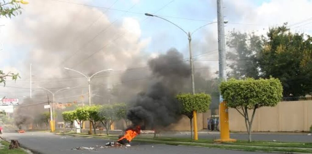 Huelga de 48 horas sacude Licey al Medio y parte de Moca en demanda de obras y servicios